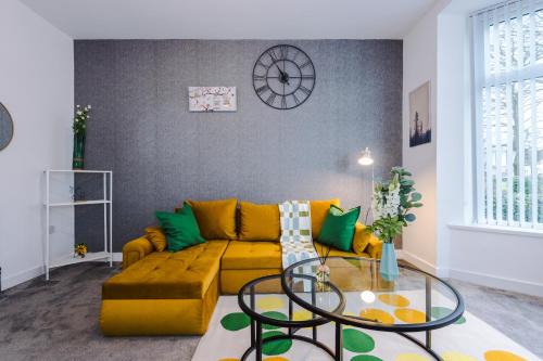 Rochdale House | 6BR Home - Sleeps 15 - Ideal for Contractors & Group Stays - Parking