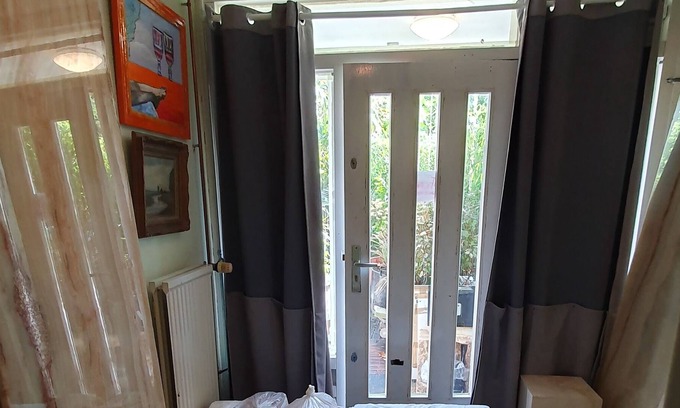 Duivendrecht Apartment | 6m2 studio near metro station and bus stop