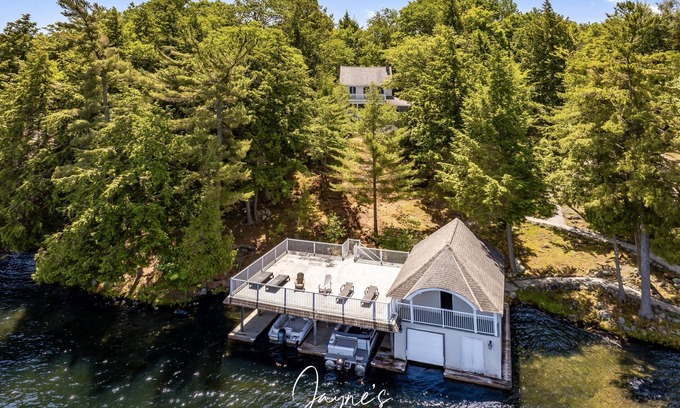 Muskoka Lakes Cottage | 7 bed 4 bath cottage with 300ft waterfront on Lake Rosseau
