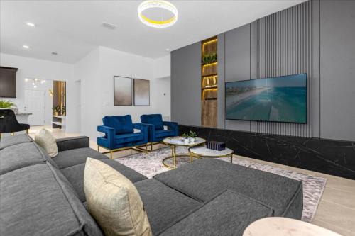 Loughman House | 7 Bedrooms 5 Bathrooms Solterra 7684 Ol