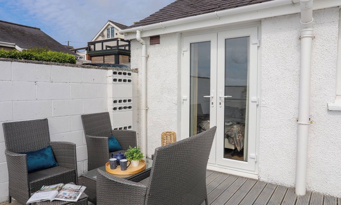 Ty Croes House | 7 BRO BRANWEN, pet friendly, with open fire in Rhosneigr