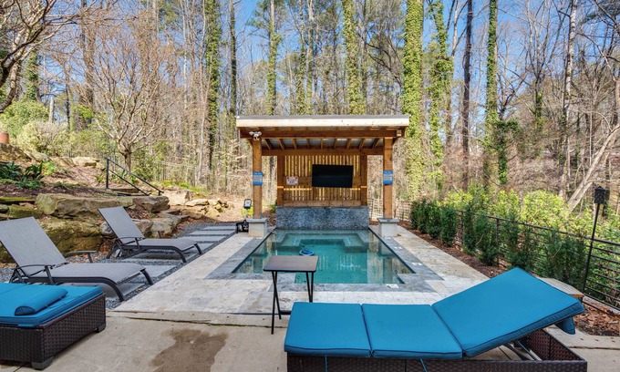 Collier Heights House | 7 Mi to Dtwn ATL: Sleek & Modern Home!