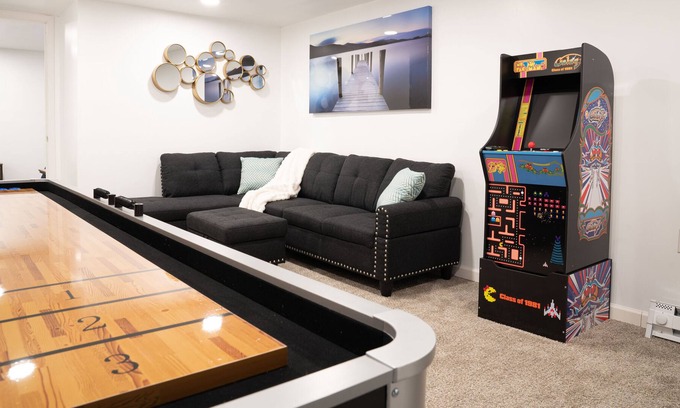Canton House | 7 min to HOF and Hospitals with Game Room