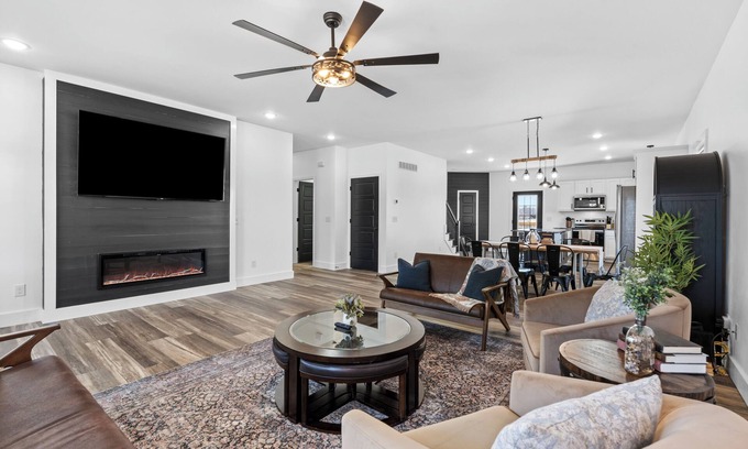 Lawrenceburg House | 7 min to Wild Turkey and Four Roses - Sleeps 10 - Patio with Grill and View