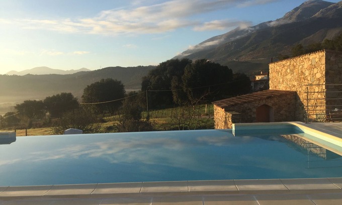 Corte House | 70m2 apartment on the first floor of a villa