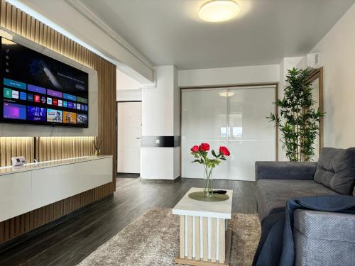 Sector 5 Apartment | 77 Nasaud Apartments part of GlamAp with Park
