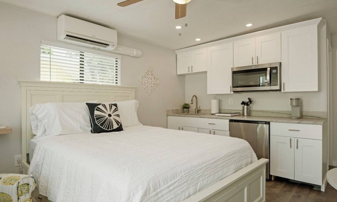 Safety Harbor Cottage | 7B Newly Renovated Studio at Coastal Cottages