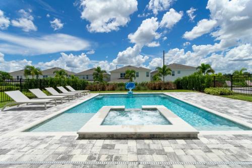 West Kissimmee House | 8-Bed Villa Prv Pool and Game Room Near Disney