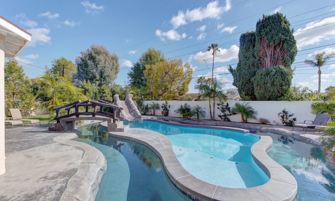 Sherwood Forest and Thistle Development House | 8 Bedroom Pool, Flowing Lazy River & Water Slide near Disneyland! PRIVATE OASIS!