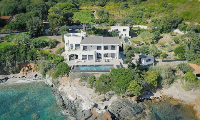 Tomino Villa | 8 Bedroom Villa in tomino