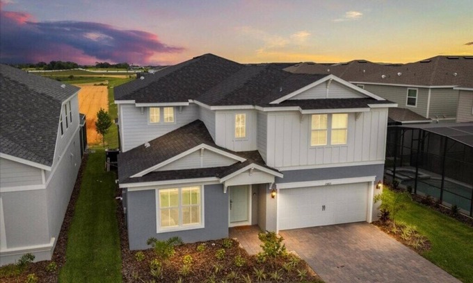 Four Corners House | 8 Bedrooms/6 Bathrooms/Windsor Cay (15803CC)