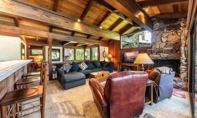 Tahoe Tavern House | 8 miles to Ski Palisades Tahoe-Alpine|Walk to Town
