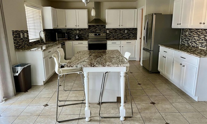 Green Valley Ranch House | 8 min from Airport large house