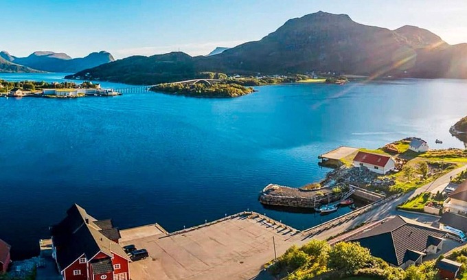 Midsund Municipality House | 8 person holiday home in MIDSUND