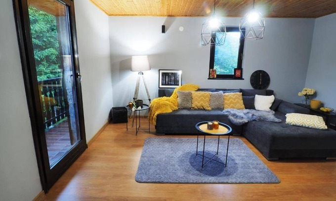 Municipality of Plaski Apartment | 80 m² Apartment ∙ 2 bedrooms ∙ 6 guests