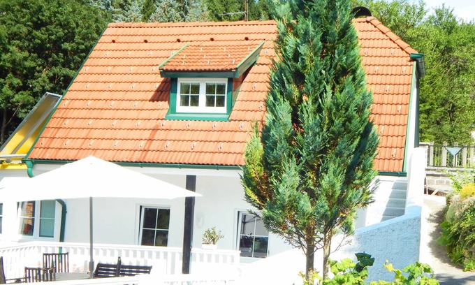 Bromberg House | 80 m² House ∙ 2 bedrooms ∙ 7 guests