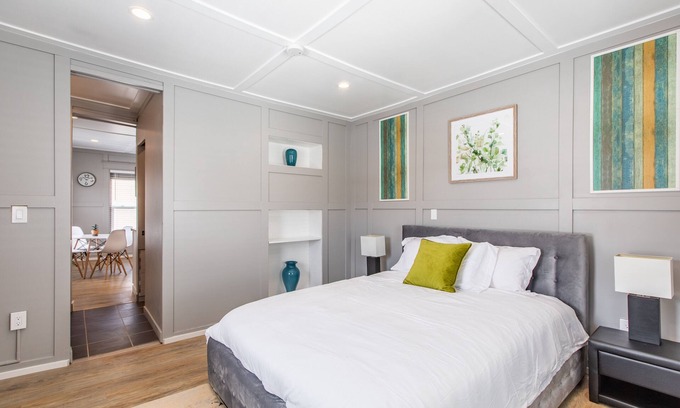 Kutzky Park Apartment | 8035-WALK to Mayo-Chic and Luxury 1BR Apt