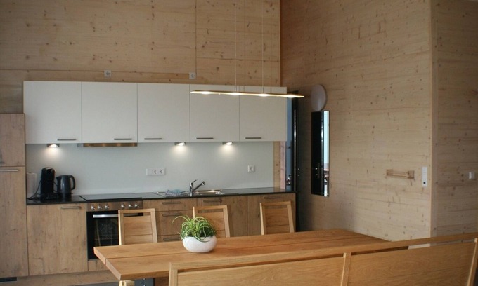 Aue Apartment | 86qm-große Komfort-Ferienwohnung mit Terrasse für 5 Leute, geeignet für Allergiker, waldnah