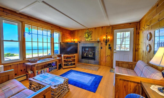 East Sandwich House | 87 North Shore Boulevard East Sandwich - Cape Cod