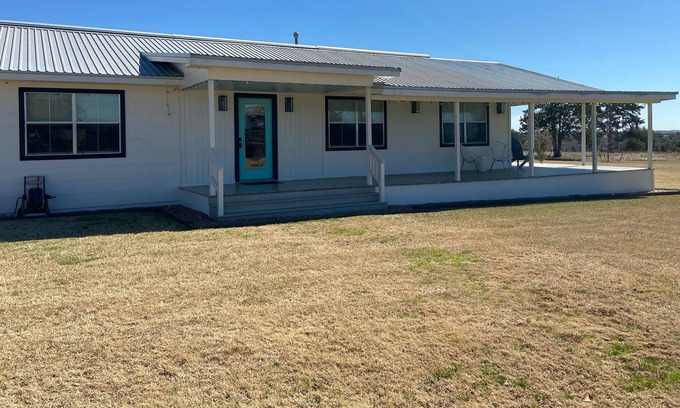Fayetteville Other | 8mi. to Roundtop- Remodeled Farmhouse+Party Barn+Pool