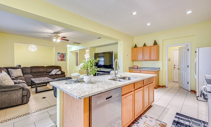 Riverview House | 9 Mi to Apollo Beach: Riverview Getaway!