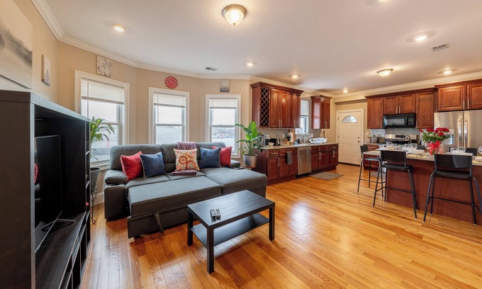 Dorchester Apartment | 90 - 4BR Dorchester - Sleek Apt near Marina Bayn