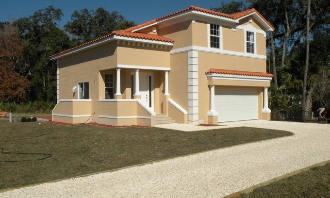 Homosassa Villa | 90 yrds to water! BBQ, Com. Pool, Pet friendly, Families welcome!