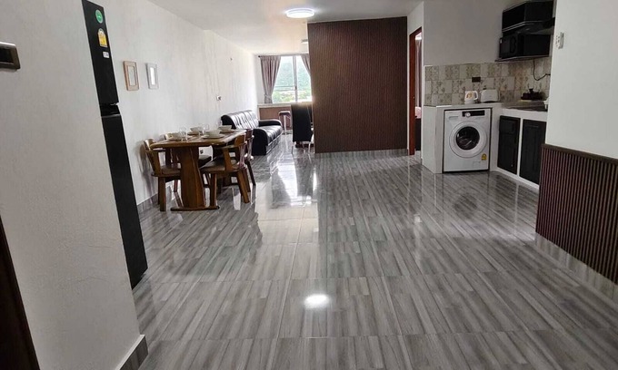 Chang Phueak Apartment | 902/1: 91 sm, luxurious, fully renovated, 2 bed apartment. with free fast WiFi.