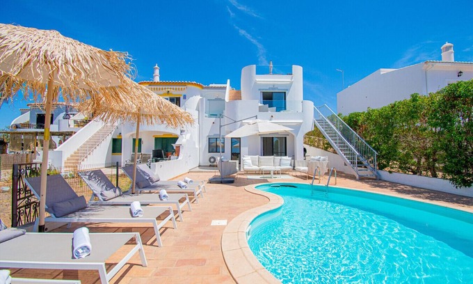 Carvoeiro Ski Chalet | 91A Casa Mel: Stylish 3-Bed Townhouse with Pool