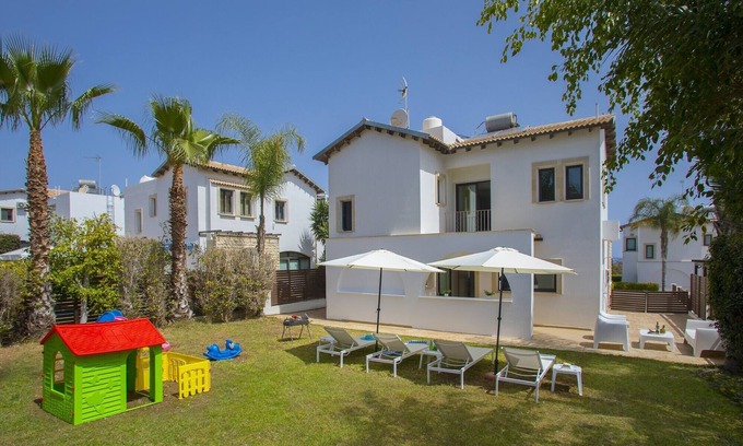 Cape Greko Villa | A 3 bedroom detached property located within minutes walk Konnos beach.
