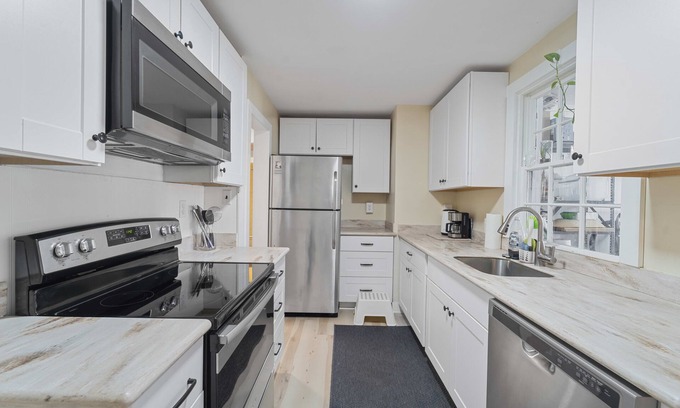 Bolivar House | A 3-bedroom house just a 20-minute walk from historic Harpers Ferry.
