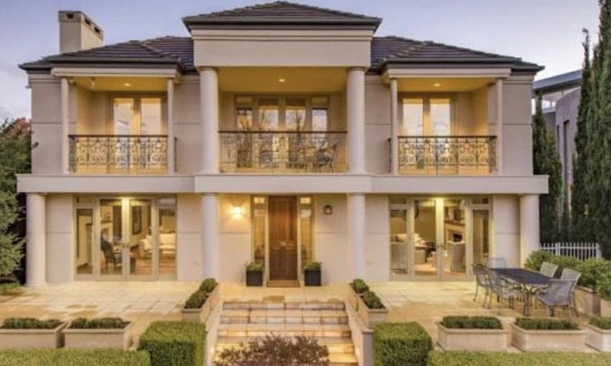 Yarralumla House | A 5-Star Waterfront Home, Yarralumla