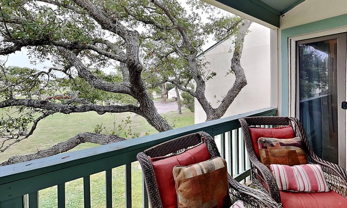 Sailhouse Condo | A Bay From It All | Access to Pool + Lighted Pier & Racquet Courts