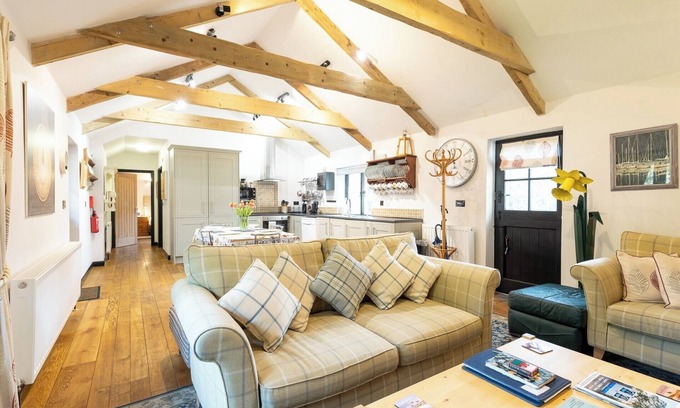 Eglwyswrw Cottage | A beautiful converted Welsh barn perfect for two.