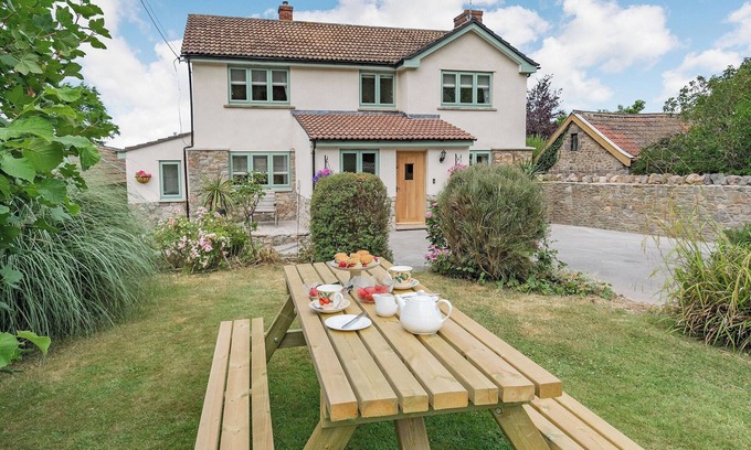 Banwell Cottage | A beautiful home from home in a wonderful location and with a hot tub.