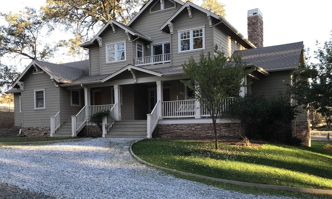 Sonora House | A beautiful home on 4 acres - 8 minutes to New Melones Lake!