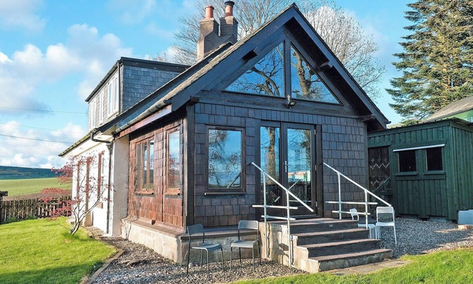 Montrose Cottage | A beautifully renovated cottage in the country, with the most amazing views.