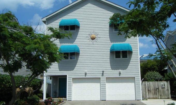 Croatan Beach House | A Caribbean Fantasy-Lux/Comf/Style/Pool/Tikibar - in Croatan near Boardwalk