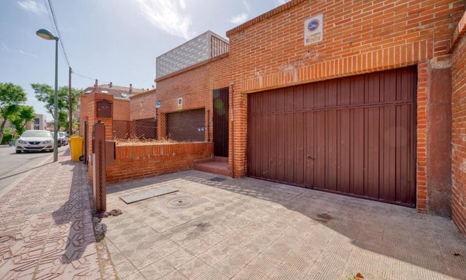 Pozuelo de Alarcon Ski Chalet | A Casa Grande CASA CAFE MADRID 20 PERSONAS