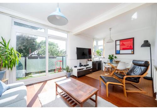 Copers Cope Apartment | A Charming 1BR apartment in Bromley