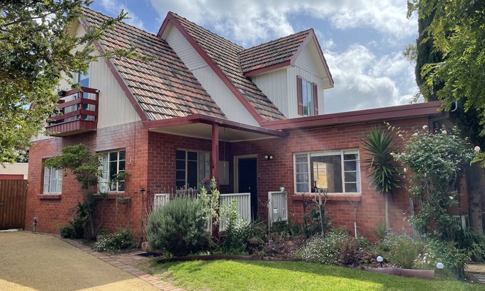Rosebud Cottage | A charming european cottage close to the beach.