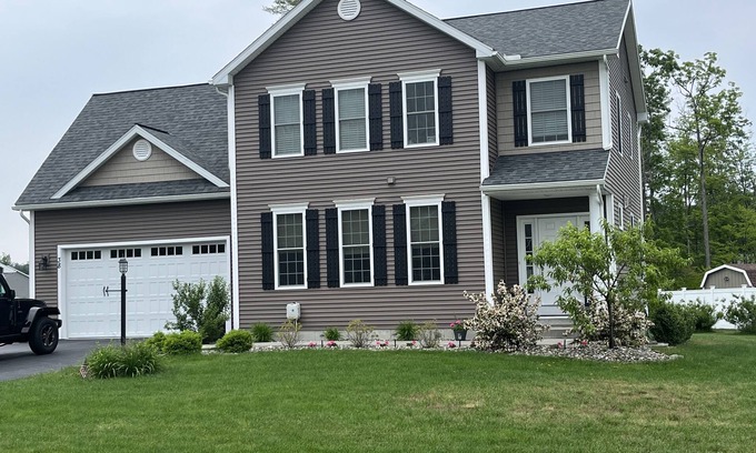 Ballston Spa House | A Coastal Farmhouse Style Home- 10 minutes from Downtown Saratoga Springs