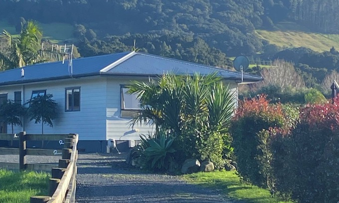 Whangarei Cottage | A cottage in a rural setting yet only minutes to Hospital, Barge Park and town.