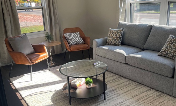 Brantford House | A cozy 3 bedroom house is ideal for your family and pets.