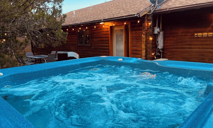 Zuzax Cabin | "A Cozy Cabin Escape in Tijeras"+Hot Tub+Pet Friendly!