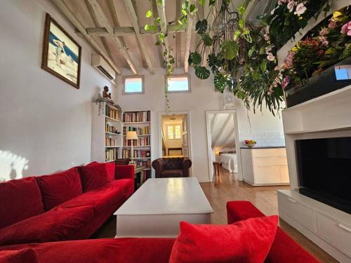 Embajadores Apartment | A garden in the clouds in the center of town