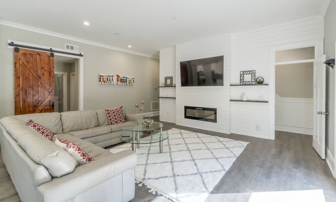 Milton House | A Gorgeous and Luminous modern farmhouse on 5 acres