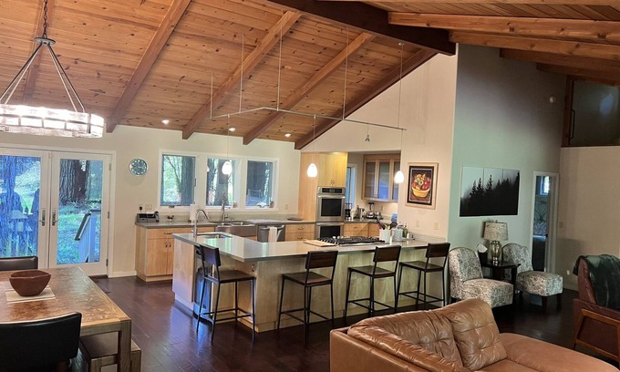 Cazadero House | A Grand Family Retreat Among the Redwoods