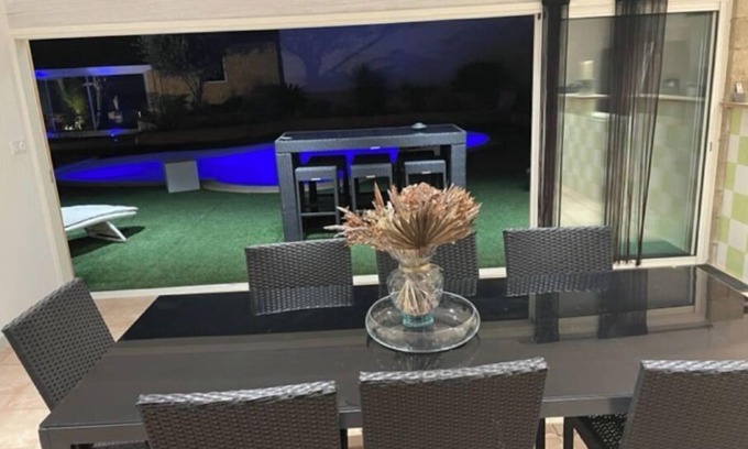 Clermont-l'Herault Apartment | A haven of peace between land and sea