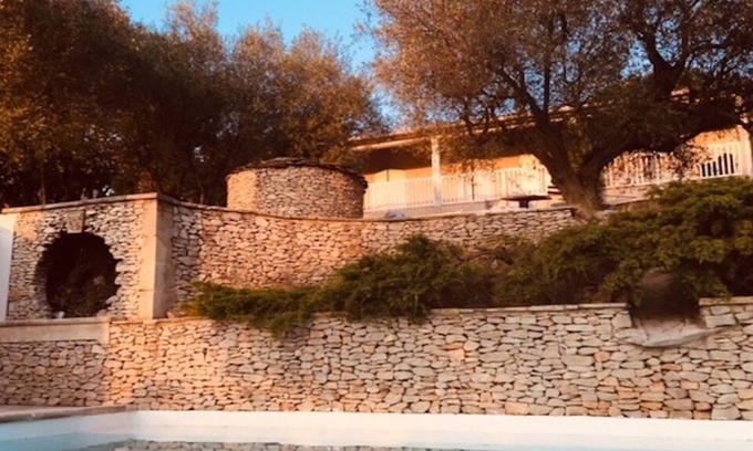 Cabrieres Villa | A haven of peace by the pool between Uzès, Nîmes and Avignon.